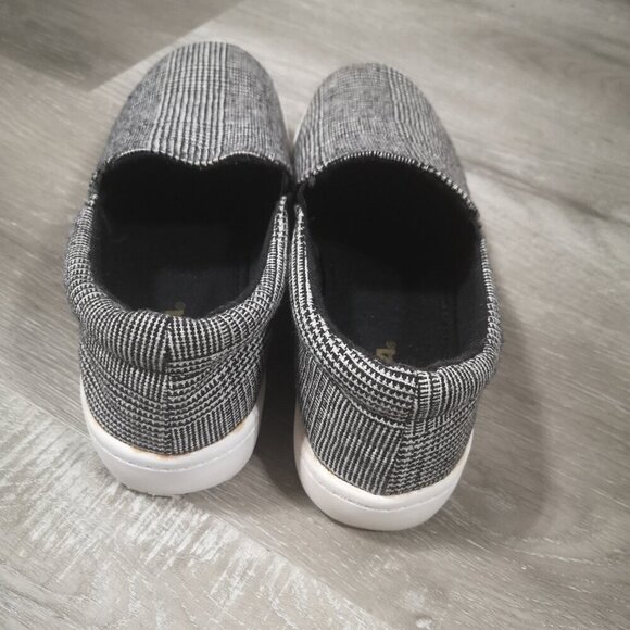 Soda Ladies Size 7 Black & White Plaid Slip On Sneakers - Picture 7 of 9